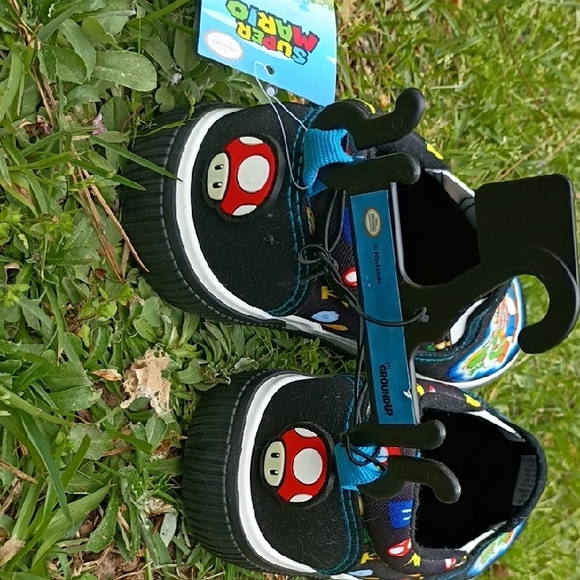 Kids Super Mario Black Slip-On Sneakers with Character Art - Picture 5 of 6